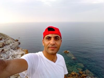 RiadhKahlaoui's profile picture. Smile ^^