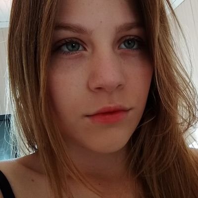 anthoniaJorgee's profile picture. 👻: ajorge101
 insta: anthonia_vesentin