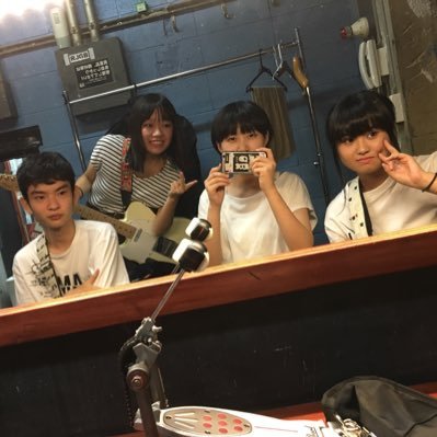 Clarte___'s profile picture. 中杉2.3年混合バンド Vo/Gt.りな【@0420rinaaa】Gt.がく【@gakukegani18】 Ba.かたちゃん【@kumapro_kk】 Dr.はるか【@black_light___9】2019. 09.22 引退！応援ありがとうございました！！ファンレター等はDM迄、生意気後輩が対応します(^^)