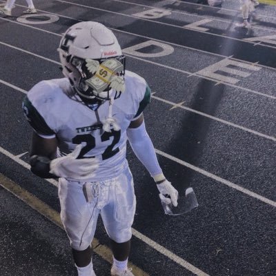 🇨🇦Lord tweedsmuir |C/O 2022| University Of Arizona Commit🐻⬇️|5’11 220lbs |Rb/Lb Check out highlights 📨michaelo7655@gmail.com