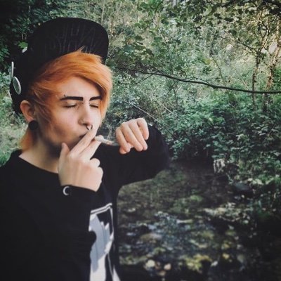 Colton from @spookycoltonxx because that account isn't working now. But I'm bi and has 2 kids.