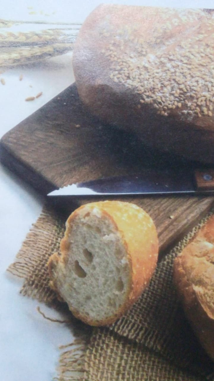 especialidade em pães caseiros, com fermentação biológica de caldo de cana , sem óleos  e ovos ou açúcar refinado  e também produtos de biomassa .
