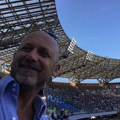 Nato a Napoli, tifoso di Napoli e del Napoli, come madre natura impone. #ForzaNapoliSempre