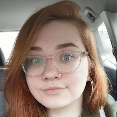 Queer Artist she/her 🏳️🌈 Facilitator and Artist 🎨🧵
Creative and Therapeutic Arts Graduate USW 🖌🎓