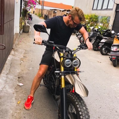 MarkCPearson's profile picture. it's all lies darling