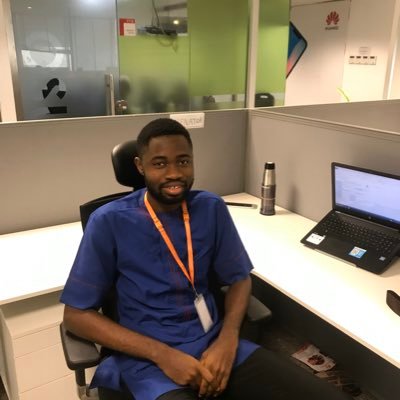 Frontend Engineer | #javascript #typescript #nextjs #tailwindcss | open to frontend roles and gigs | wireframes to code | DM is open 🤝| love Man Utd ⚽️