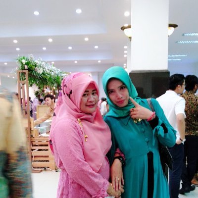 Brkatalh baik dn santun,jika kita mawar pastilah kata yg kluar dri mlut kita harum dan semerbak wangi,tp jkalau kita racun. Pastilah yg keluar brbau bangkai,,