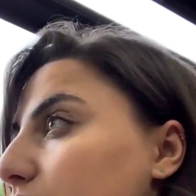 munimouns's profile picture. Mes yeux clairs regardent l’enfer.