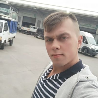 Bazen şişenin dibine vursan bile susmak gerekir. Kalp kırmamak için.
