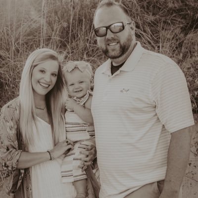 AllisonNicole7's profile picture. Wife • Baby mama • Fur mama • Teacher • Jesus follower • Coffee addict