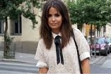 Madre de Mateo y Cleste. Mujer de Marcos; hija de Isabel. Empresaria, modelo, reality...