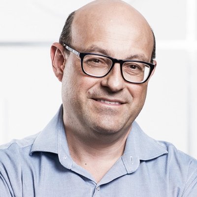 Tu sei più bella di ieri vita che a tutti ci fai battere il cuore ed è proprio questo che mi piace tanto ma non so scrivere e non so dire (I. Fossati)