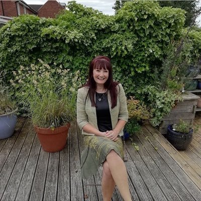 Nottingham based Mindfulness trainer. Fully qualified and highly experienced trainer