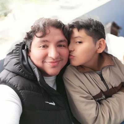 Director Técnico de fútbol (ATFA). Videoanalista Deportivo. Entrenador de menores. Profesional en Ciencias Informáticas.