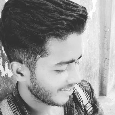 हम लड़के , उस लड़की से हमेशा मोहब्बत करते हैं...❤️
जिसे कभी बता नही सकते कि मैं तुमसे मोहब्बत करता हूं.......💓