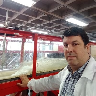 Investigador en el área de hidráulica e hidrodinámica. Profesor Universidad de Medellín.
