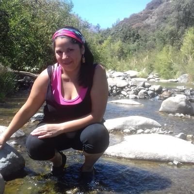 Soñadora loca impulsiva! feminista, Madre
Apañadora en las causas sociales✊
A veces conflictiva dicen!! Ariana de💜