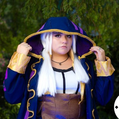amateur cosplayer //24 // a lazy witch witch // book seller
