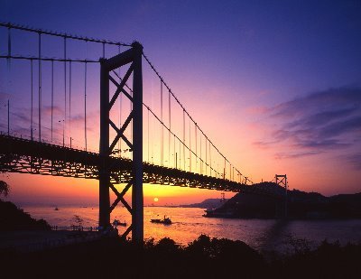 本州と九州の間を流れる関門海峡を一望する公共の宿・下関市満珠荘です。宿泊にランチ、日帰り入浴でご利用ください♪☎️083-222-1126(いいふろ)