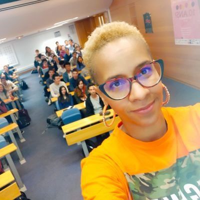 #SocialMediaManager | Formatrice 👩🏽‍💻| #LutteCyberharcèlement 👀 | Workshops 🆕 entreprises #MMIY | Prof digital 👩‍🎓| 🔎 @chrisblackpink | DirCom @_HeHop🤳