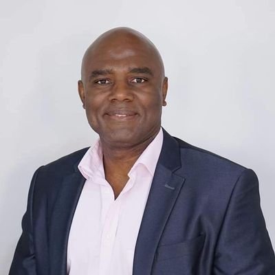 Ancien footballeur, agent FIFA, PCA et Actionnaire à 50% de AFRIC ASPHALT SA BTP, j'ai choisi de par mon expérience de servir les sportifs et investisseurs