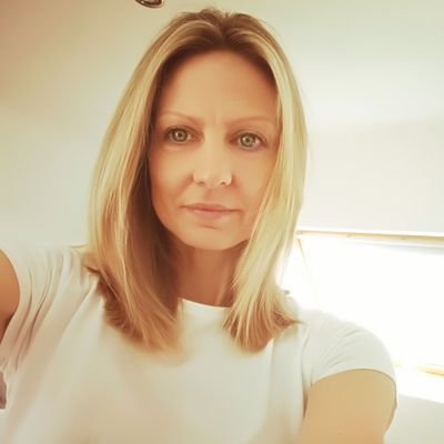 zoerobson5's profile picture. 