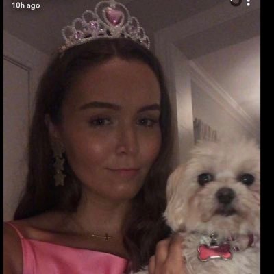 Juliaemcd's profile picture. 