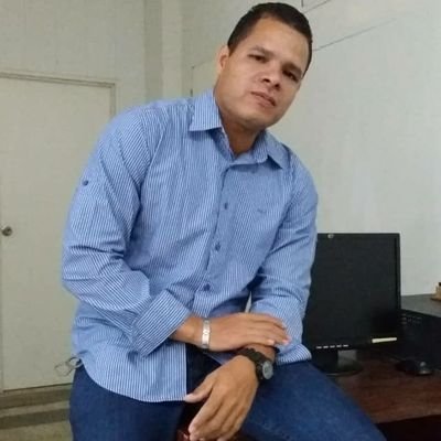 Ingeniero en Recursos Naturales Renovables.
Magister en Manejo Fauna Silvestre y Acuática.
Especialista en Pesquerías Continentales.