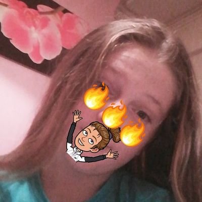 EmilyJa43022004's profile picture. GET ME FAMOUS !!!!!

 so follow me and im going to be doing iPhone x if you follow me