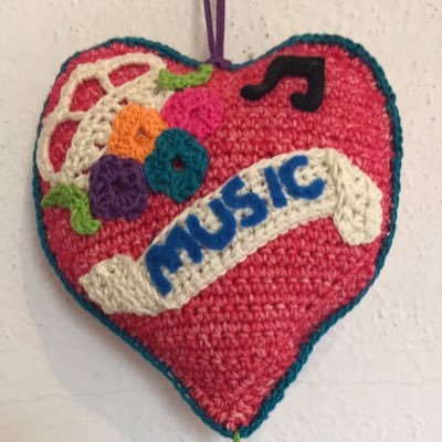 músico, arquéologa, coleccionista de 8 tracks, le hago al mago como si de veras fuera