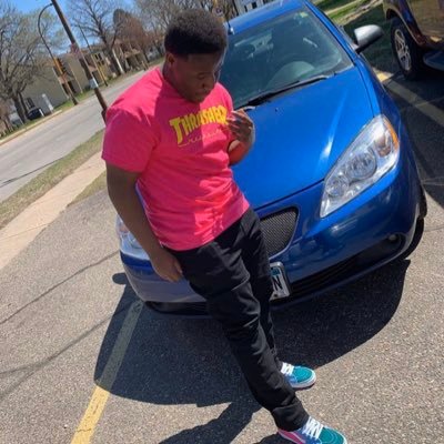 I’m funny asl😂 and i smoke🍃but add me on snap@tyb_massa and instagram @aam_glicko single💯 and 18