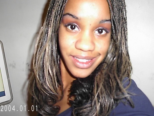 im a 26yr old single mother of a beautiful 6yr old little girl that is about her buisness and does not have time for anyones b.s! other then that im a SWEETIE!