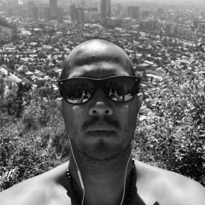 eafarrera's profile picture. El futuro tiene muchos nombres. Para los débiles es lo inalcanzable. Para los temerosos, lo desconocido. Para los valientes es la oportunidad - Víctor Hugo -