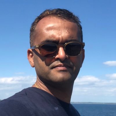 Cell biologist, trained in cellular and molecular techniques. Works in cell therapy/gene therapy research.