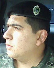 ...Casado/ 26 anos / músico, atirador, evangélico...