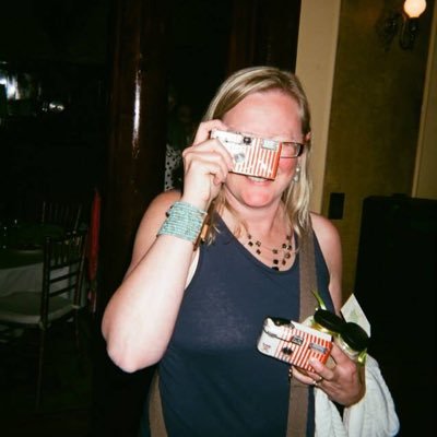 LeeH1970's profile picture. Pampered Chef consultant who loves to cook (and eat). giving people ideas to make their next meal healthier, quicker and easier fills my heart