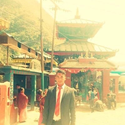 झुट बोलेर हंसाउने कला छैन म मा सत्य बोलेर कसैको मन दुख्छ भने त्यो तिम्रो कमजोरी हो मेरो हैन