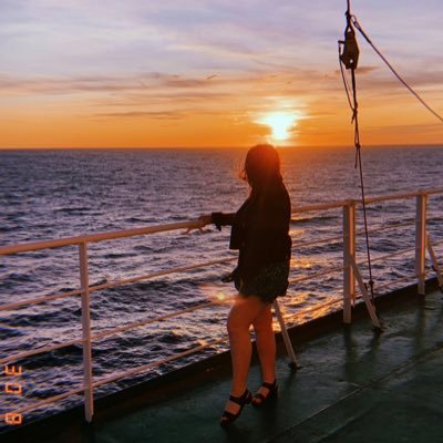 hannahlily96's profile picture. Live every moment | Laugh every day | Love beyond words | 🌻