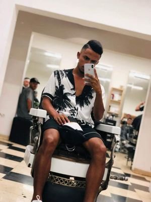 DanielA09196535's profile picture. La vida solo es una, vamos a disfrutarla, a vivirla. Soy acérrimo defensor de mis ideas, la música es indispensable para mi.