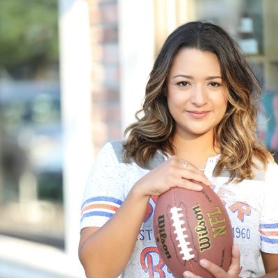 Ashley 💁🏽♀️ Give me Sacks 🏈, Shavasana 🕉& halftime snacks 🍕your go-to girl for all things Broncos Football
