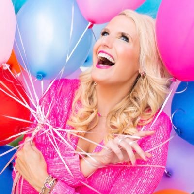 Believer, Fashion & Mental Health Blogger, DFW performer, wife, color & pink obsessed. https://t.co/Ts8pN65jRH