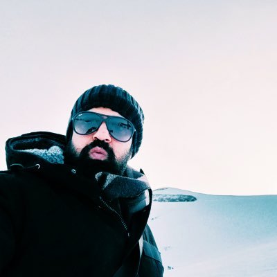 लाख पिएँ दो लाख पिएँ पर कभी नहीं थकनेवाला; अगर पिलाने का दम है तो जारी रख यह मधुशाला । ❣️