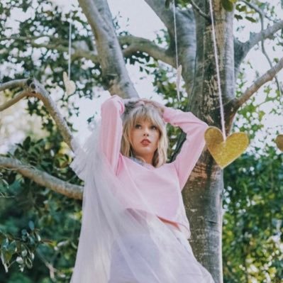 loverswiftie_13's profile picture. .