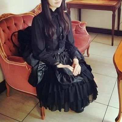 ロリィタ&ゴシックファッション。美味しい食べ物、美しいものが好きな成人。ときどきお茶会個人主催。 日常多め。顔面はファンタジー。 鍵は開けたり閉めたり。相互は基本女性ロリィタさんのみ。引用リプお断り。 転載一切禁止、発見した場合即削除&使用料求めます。Do not repost. 大好き:ATELIER-PIERROT