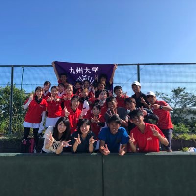 九大歯学部硬式テニス部です！現在男子11人、女子8人で活動してます！