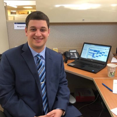 CERTIFIED FINANCIAL PLANNER™️ Helping Young Professionals Achieve Financial Freedom