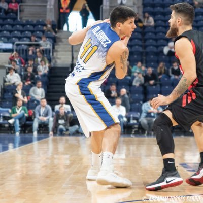 Basquetbolista Profesional. Nacido: en Mercedes-Soriano-Uruguay ,el 19 de Octubre .Altura1,93mts/Alero .