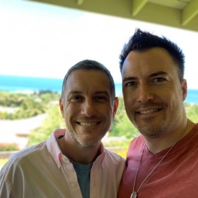 travel, dogs and wine are my zen 👬🐕🍷