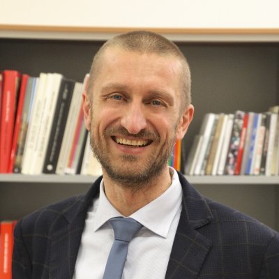 LorenzoMinganti's profile picture. Avvocato amministrativista. Se resta del tempo anche alpinista (scarso).
Continuo ad essere curioso