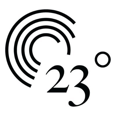 23°